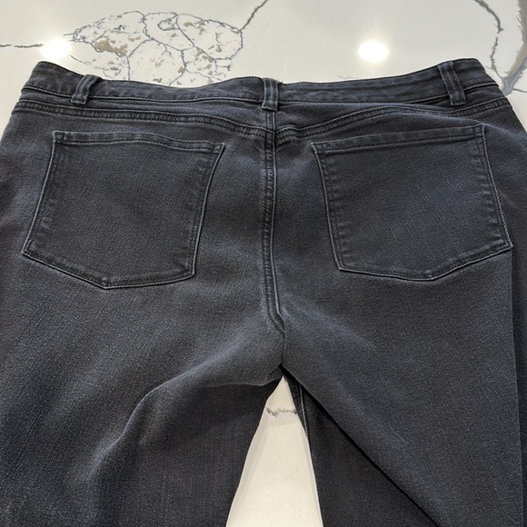 White House Black Market Mid-Rise Skinny Ankle Jean in Black. Size XL. - Picture 3 of 7